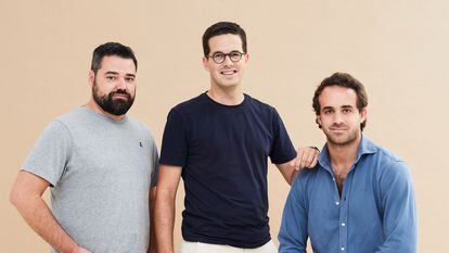 De izquierda a derecha, los fundadores de Shakers: Adrián de Pedro, Héctor Mata y Jaime Castillo.