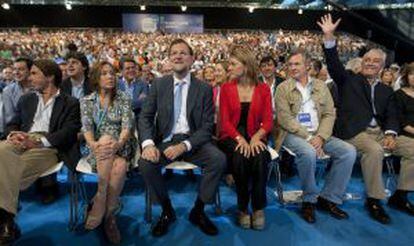 Rajoy con varios de los dirigentes del PP en la convención de Málaga.