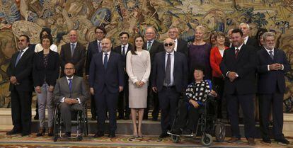 La reina Letizia, el viernes, con una representación de la Asamblea General Anual del Foro Europeo de la Discapacidad.