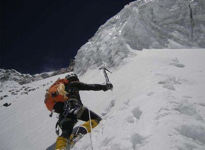 Iñaki Ochoa de Olza, abriendo camino en la pared sur del Annapurna el pasado 25 de abril.