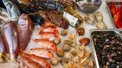 Mostrador de pescados y mariscos del restaurante Hermanos Alba, en Málaga. Imagen proporcionada por el local.