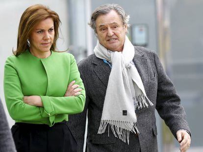 La ex secretaria general del PP, María Dolores de Cospedal, con su marido, Ignacio López del Hierro.