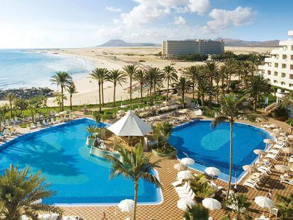 Vista de los dos hoteles de Riu (Oliva Beach y Tres Islas) en Fuerteventura