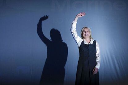 La líder del Frente Nacional, Marine Le Pen, en un mitin político en la ciudad francesa de Saint-Denis, el pasado enero.