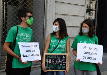 Concentración de profesores ante la Conserjería de Educación y Juventud en Madrid, el pasado 22 de septiembre.