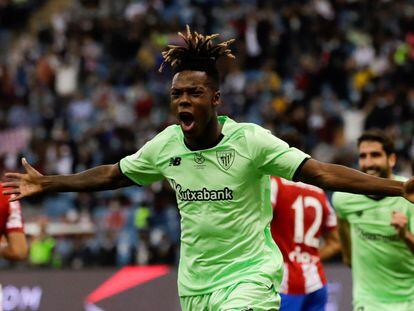 Nico Williams celebra tras marcar el segundo gol del Athletic ante el Atlético de Madrid.