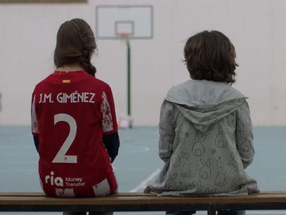 Fotograma del spot que ha compartido el Atlético de Madrid este lunes en sus redes sociales para luchar contra el acoso escolar.