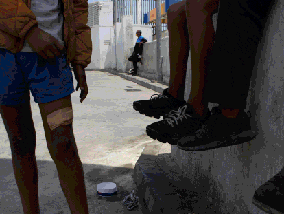 La larga espera de los menores migrantes en Ceuta