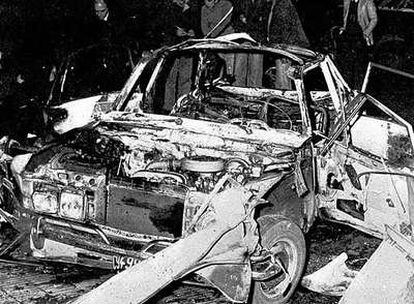 Estado en el que quedó el automóvil del general chileno Carlos Prats tras la explosión.