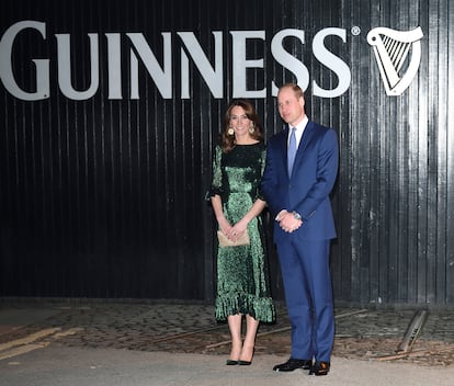 Los duques de Cambridge, Guillermo y Kate, en una visita a la fábrica de cerveza Guinness de Dublín, Irlanda, en marzo de 2020.