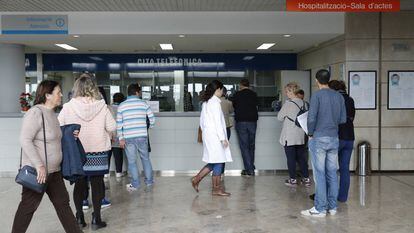 Pacientes en el Hospital de La Ribera, en Alzira.