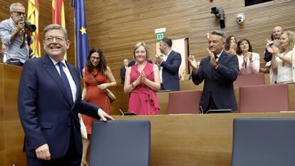 El socialista Ximo Puig, a su llegada a las Cortes Valencianas el pasado 13 de junio, día que fue investido presidente de la Generalitat, Carlos Mazón.