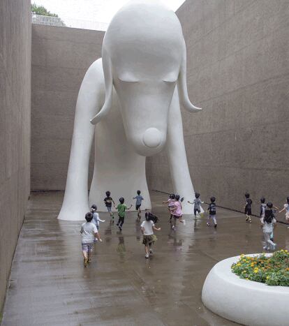 Su escultura ‘Aomori-ken (Aomori Dog)’, 2005.