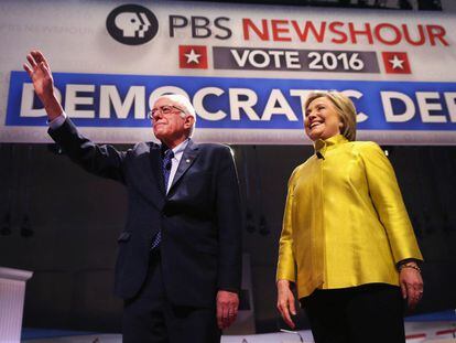 Bernie Sanders y Hillary Clinton durante el debate.
