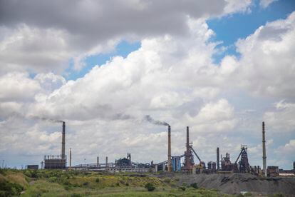 Vista de Altos Hornosen Monclova desde el exterior del predio.