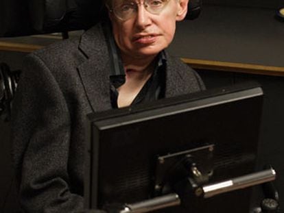 Stephen Hawking, en su despacho de Cambridge.