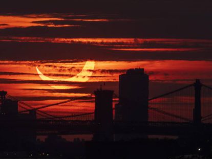 Eclipse solar sobre la ciudad de Nueva York.