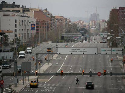 Entrada a Barcelona per l'avinguda Meridiana, aquest dilluns.