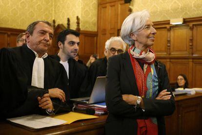 La directora gerente del FMI junto a sus abogados en el inicio de la vista el lunes 12 de diciembre.
