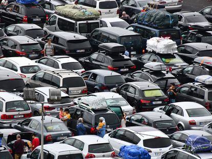 Zona de embolsamiento previo a cruzar la frontera con Marruecos. Al salir del barco, procedente de Algeciras, los coches son trasladados a esta zona para esperar a su paso por la frontera. La espera estimada es de 7 horas.