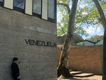 Exterior del pabellón de Venezuela en la Bienal de Venecia, este jueves.