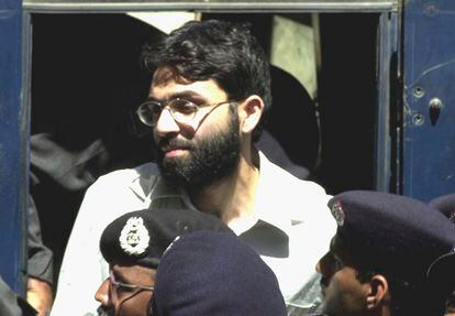 Ahmed Omar Saeed Sheikh, poco después de su detención por el secuestro y asesinato de Daniel Pearl, en 2002.