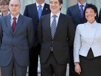 Los nuevos consejeros del País Vascos posan junto con el lehendakari, Patxi López.