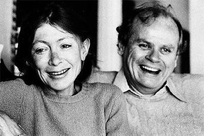 Joan Didion y su marido, el escritor John Dunne, en una foto de 1977.