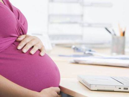 La prestación por maternidad es compatible con la excedencia