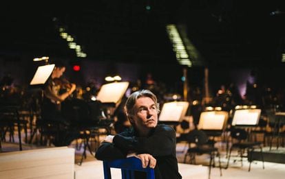 El director y compositor Esa-Pekka Salonen durante un ensayo con la Orquesta Philharmonia. 