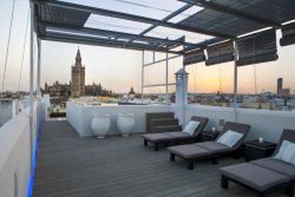 Su baño en la terraza de un histórico edificio de Sevillas tiene unas vistas privilegiadas de la ciudad.