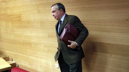Roberto L&oacute;pez Abad, durante la investigaci&oacute;n de la comisi&oacute;n de las Cortes Valencianas sobre la CAM, en mayo de 2012.