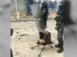 Venom, el arma de los antidisturbios en Colombia. En vídeo, la policía emplea el arma contra los manifestantes.