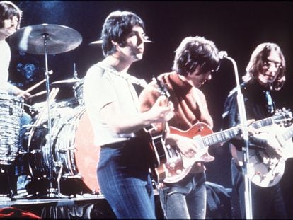 De derecha a izquierda, John Lennon, George Harrison, Ringo Starr y Paul McCartney en una actuación de los Beatles.