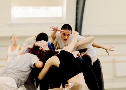 Sesión de ensayo de danza contemporánea.