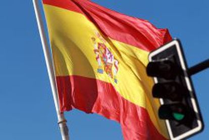 Bandera de Espa&ntilde;a, en la plaza de Col&oacute;n, de Madrid