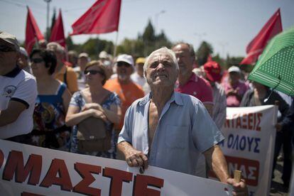 Protesta de pensionistas, este jueves en Atenas.