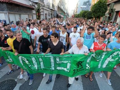 Aficionados del Racing se manifiestan en Santander.