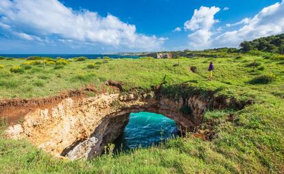 Grotta Sfondata, cerca de Otranto, en al región italiana de Salento.