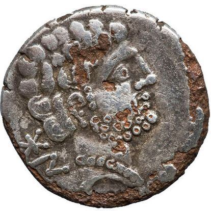 Denario de bronce forrado de plata (siglo II a. C.).