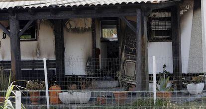 Estado de la casa tras el incendio de El Palmar, en Vejer.