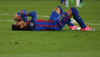 Neymar, en el suelo después de finalizar el partido.