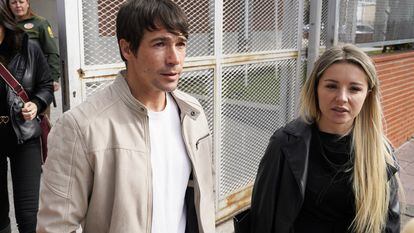 Juan José Ballesta junto a su abogada, Beatriz Uriarte, tras declarar en el juzgado de Parla el pasado 7 de noviembre.
