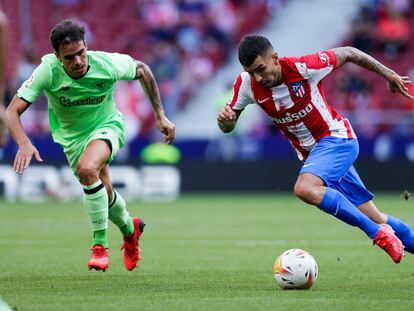 Momento de un partido de Liga entre Atlético de Madrid y Athletic Club.