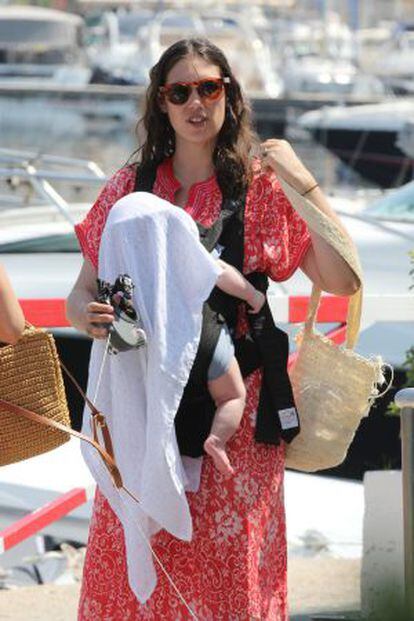 Tatiana Santo Domingo con su hijo Sacha Casiraghi, este mes en la Riviera francesa.