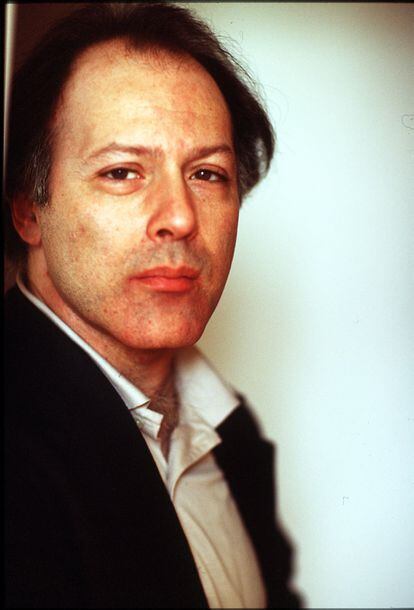 Entrevista con el escritor Javier Marías, en su domicilio de Madrid en 1995.
