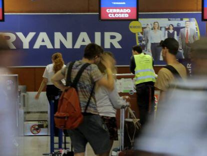 Mostradors tancats de Ryanair al Prat aquest dimecres.
