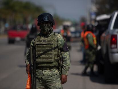 Un soldado de la Guardia Nacional durante un operativo en la ciudad de Irapuato, Guanajuato.