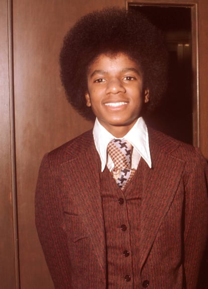 Michael Jackson en 1973. Por si la vida no fuese suficientemente complicada siendo un adolescente famoso en todo el mundo, su padre, Joe Jackson, solía meterse de manera sistemática con su nariz, que acomplejaba enormemente al joven Michael.