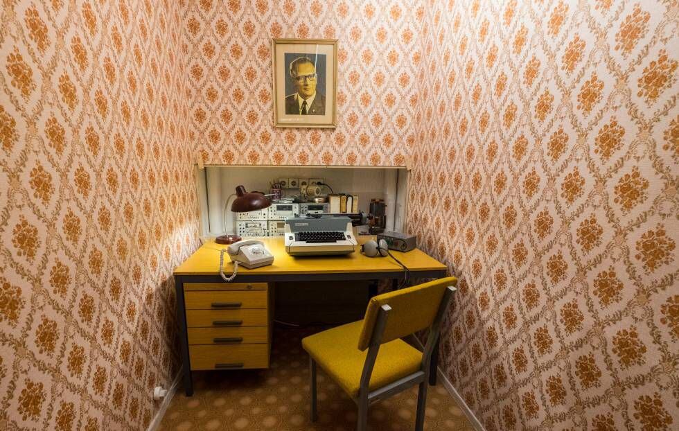 Antigua estación de escucha de la Stasi, en el Museo DDR, que muestra cómo era la vida cotidiana en la extinta Alemania Oriental.